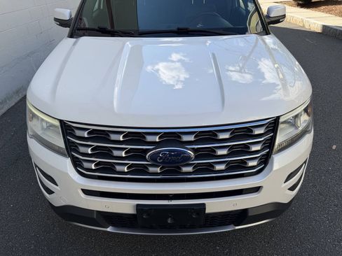 Used 2017 Ford Explorer Limited w/ Equipment Group 301A AWD/4WD image 9
