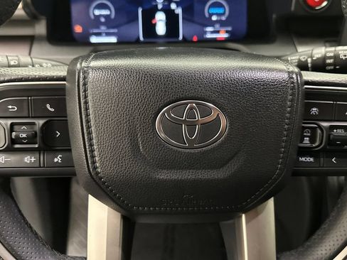 Certified 2025 Toyota 4Runner TRD Off-Road AWD/4WD image 16
