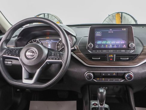 Used 2024 Nissan Altima 2.5 SV FWD image 17