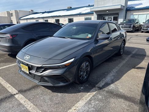 Certified 2024 Hyundai Elantra SEL image 2