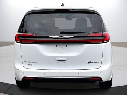 Certified 2024 Chrysler Pacifica Select image 8