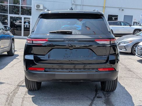 Used 2023 Jeep Grand Cherokee Limited w/ Black Appearance Package AWD/4WD image 7