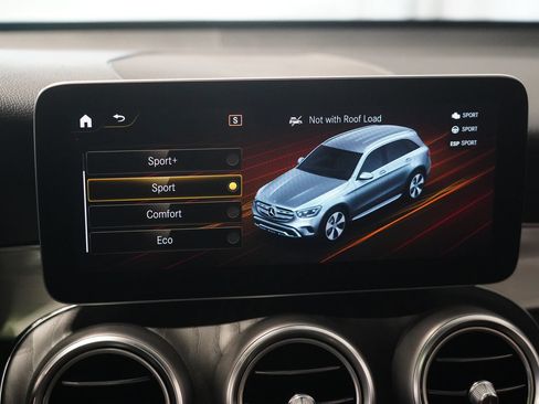 Used 2021 Mercedes-Benz GLC 300 4MATIC image 22