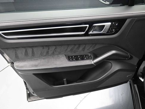 Certified 2023 Porsche Cayenne GTS AWD/4WD image 7