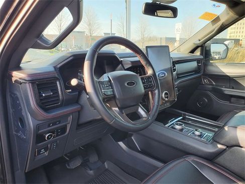 Used 2024 Ford Expedition Limited image 10