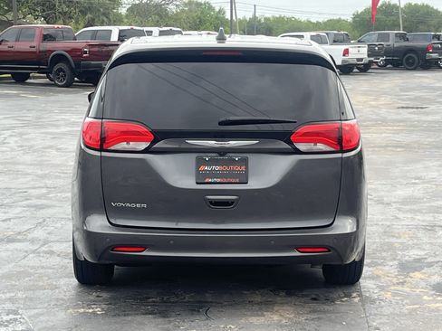Used 2021 Chrysler Voyager LX w/ Cold Weather Group FWD image 7