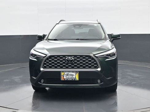 Used 2023 Toyota Corolla Cross XLE w/ Convenience Package FWD image 2
