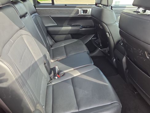 Used 2025 Hyundai Santa Fe Limited image 32