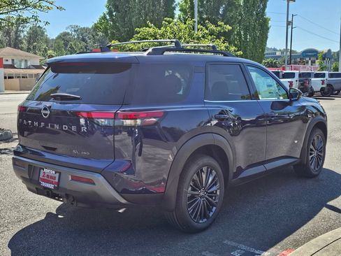 New 2026 Nissan Pathfinder SL w/ SL Premium Package AWD/4WD image 5