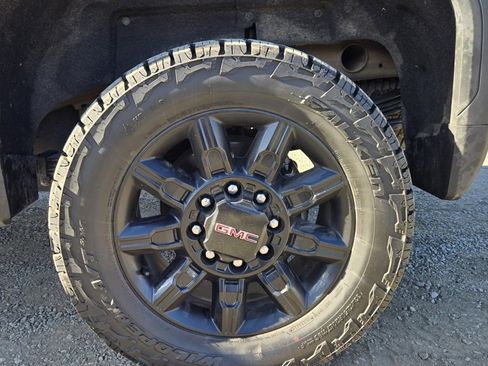 Used 2024 GMC Sierra 2500 AT4 w/ Technology Package image 12