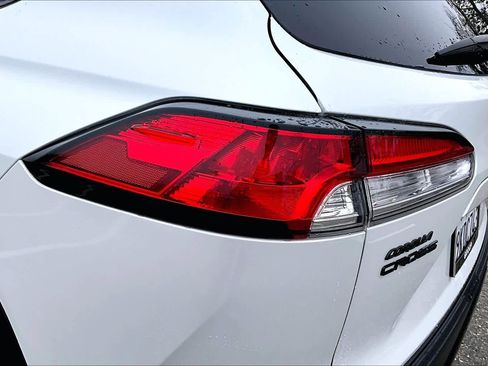 Certified 2024 Toyota Corolla Cross SE image 28