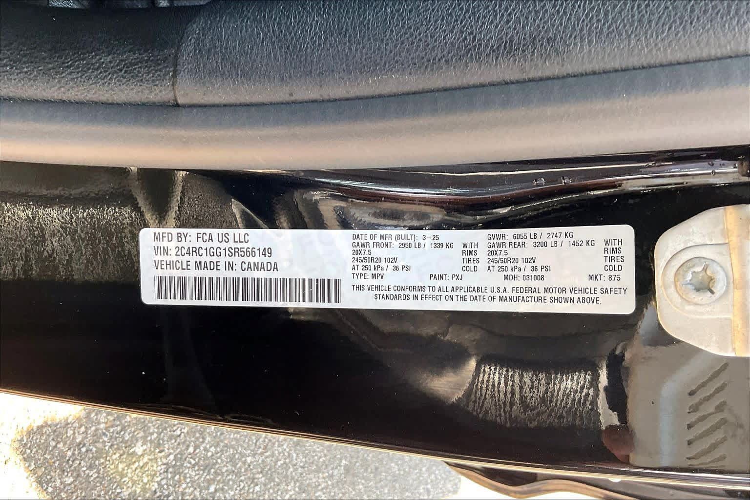 Used 2025 Chrysler Pacifica Limited FWD image 35