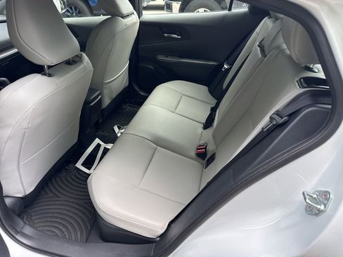 Used 2024 Toyota Prius XLE FWD image 9