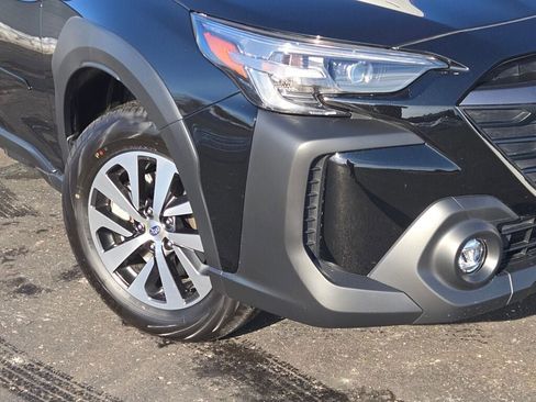 Certified 2025 Subaru Outback Premium w/ Popular Package #1A image 3