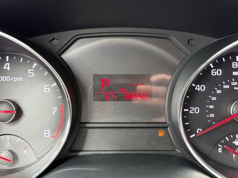 Used 2016 Kia Sedona L image 31