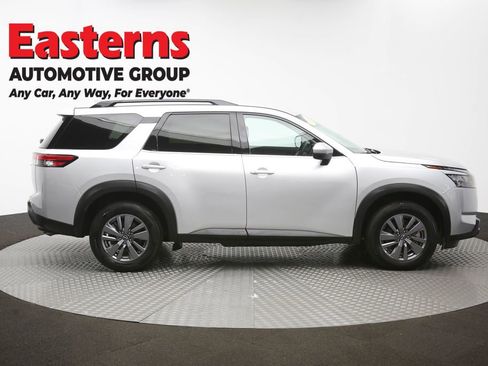 Used 2025 Nissan Pathfinder SV FWD image 44