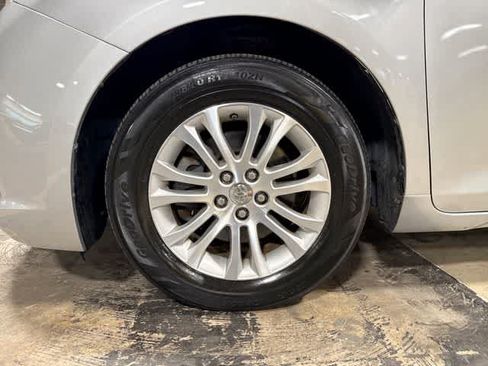 Used 2015 Toyota Sienna XLE w/ XLE Navigation Package FWD image 10