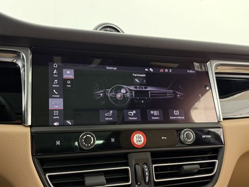 Certified 2025 Porsche Macan image 45