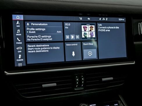 Used 2020 Porsche Cayenne Turbo image 20