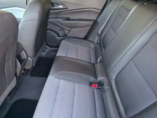 Used 2025 Chevrolet Trax LT FWD image 12