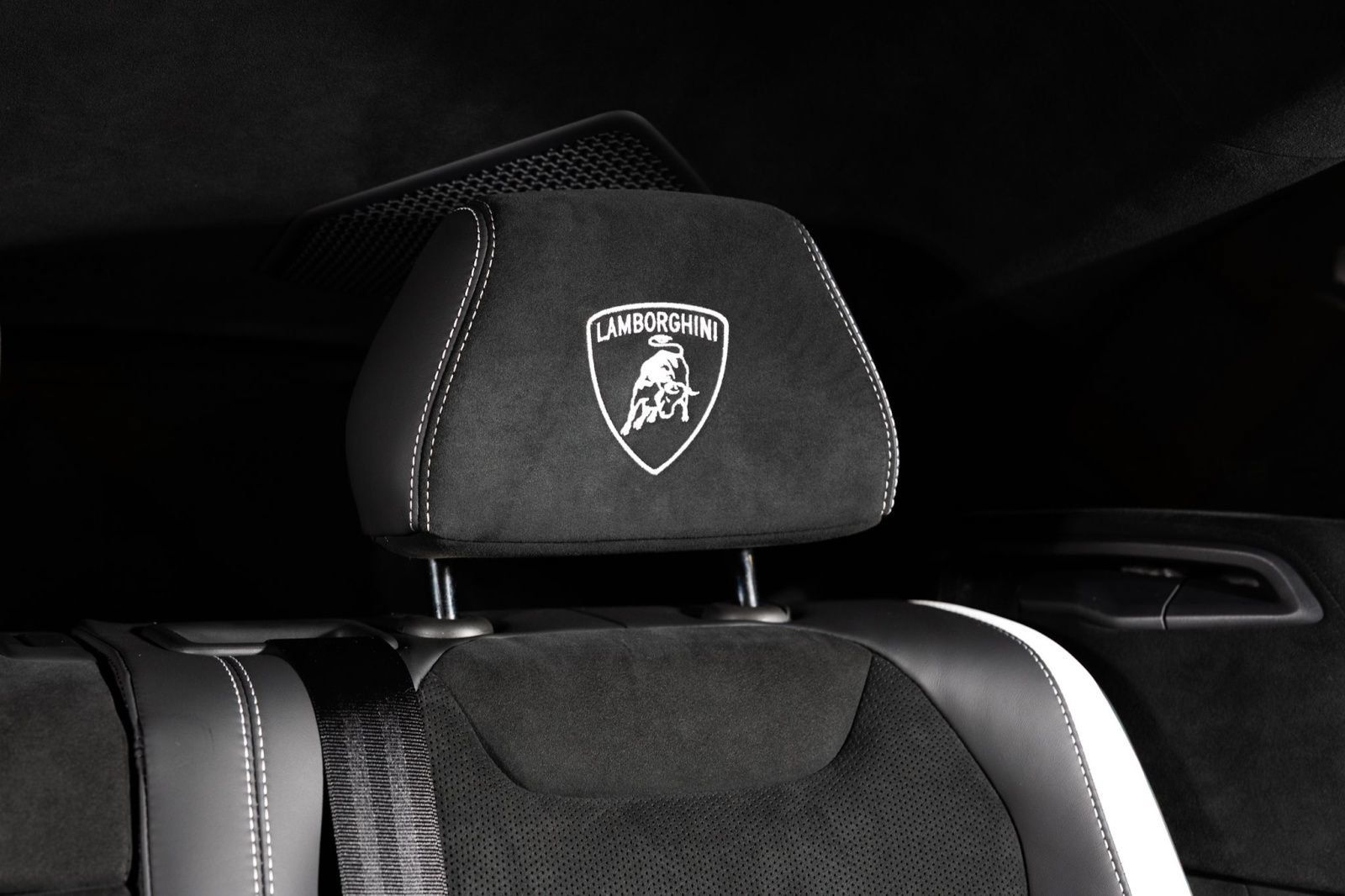 Used 2024 Lamborghini Urus Performante AWD/4WD image 45