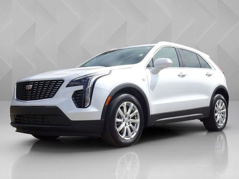 Certified 2023 Cadillac XT4 Luxury w/ Cold Weather Package image 1