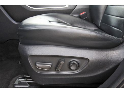 Used 2023 Toyota Highlander XLE FWD image 30