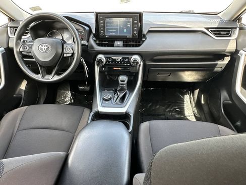 Used 2020 Toyota RAV4 LE AWD/4WD image 11