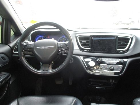 Used 2020 Chrysler Pacifica Touring-L Plus w/ Advanced Safetytec Group FWD image 14