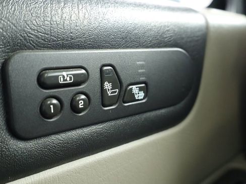 Used 2004 HUMMER H2 w/ Preferred Equipment Group AWD/4WD image 32