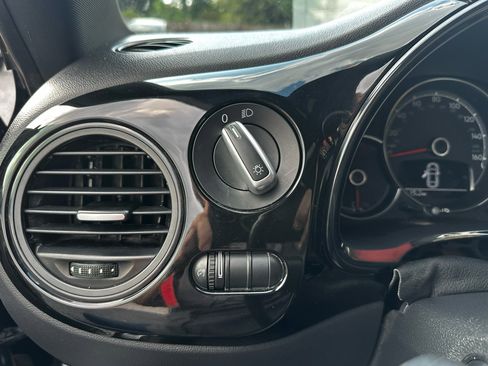Used 2017 Volkswagen Beetle 1.8T Classic image 10
