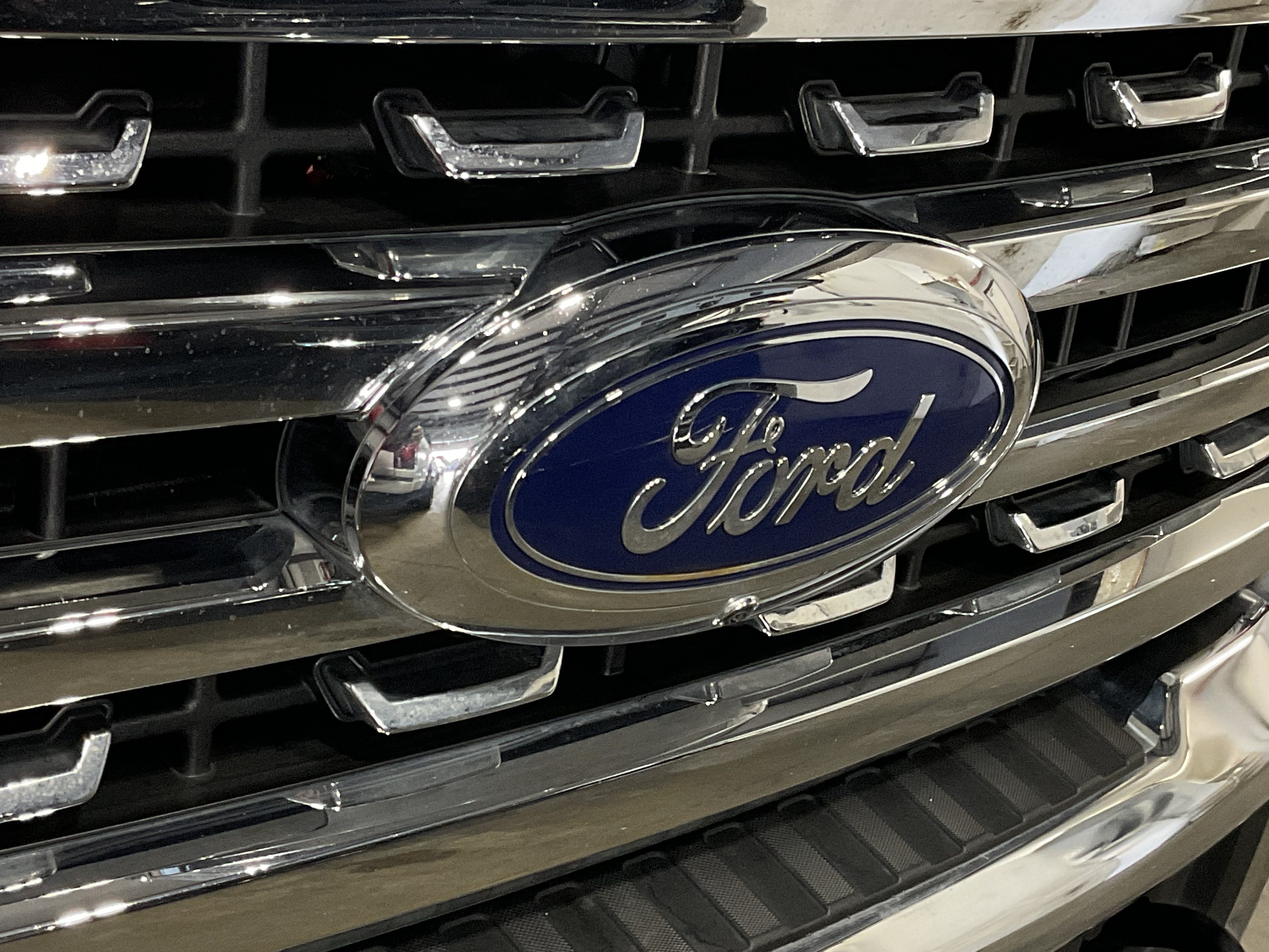 Used 2025 Ford F350 Lariat AWD/4WD image 6