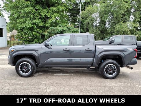 Used 2025 Toyota Tacoma TRD Off-Road AWD/4WD image 6