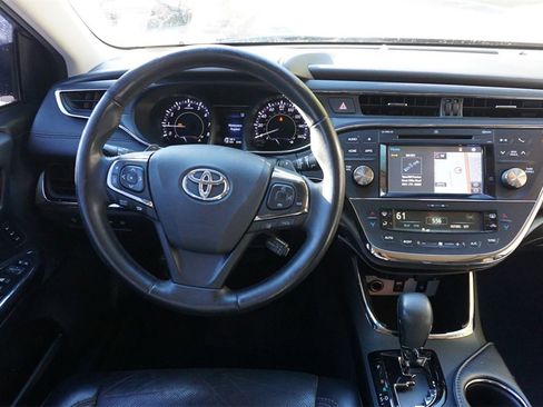 Used 2018 Toyota Avalon Limited image 5