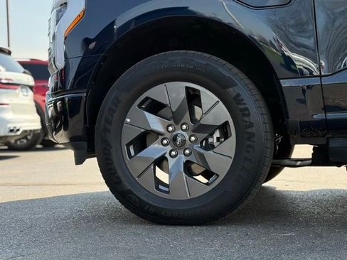 Used 2025 Ford F150 Lightning Lariat AWD/4WD image 53