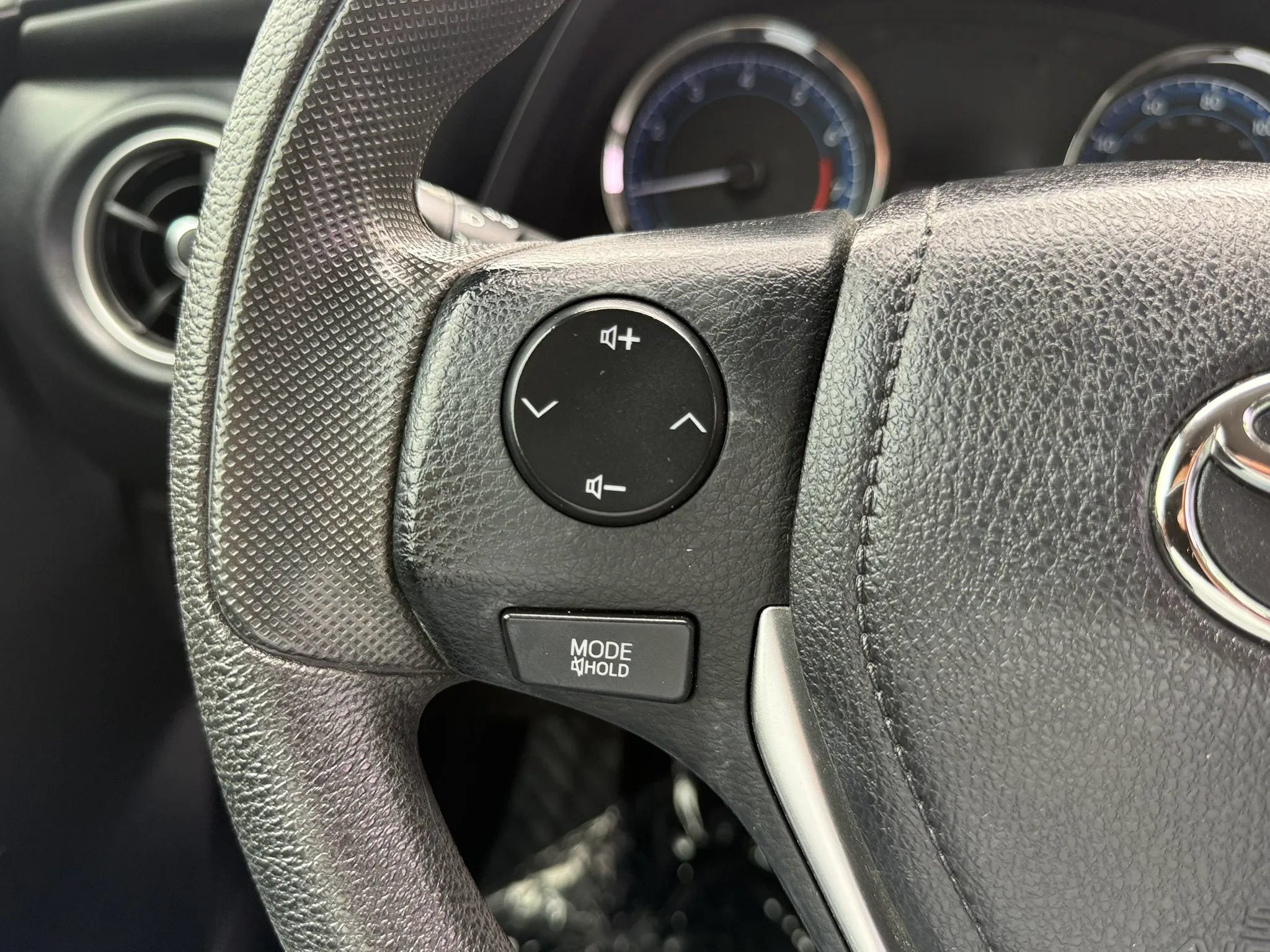 Used 2019 Toyota Corolla LE FWD image 25