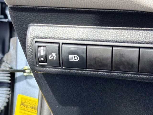 Used 2020 Toyota Corolla LE FWD image 24