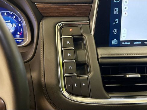 Used 2023 Chevrolet Tahoe High Country AWD/4WD image 17