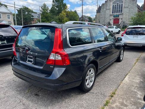 Used 2010 Volvo V70 FWD image 5