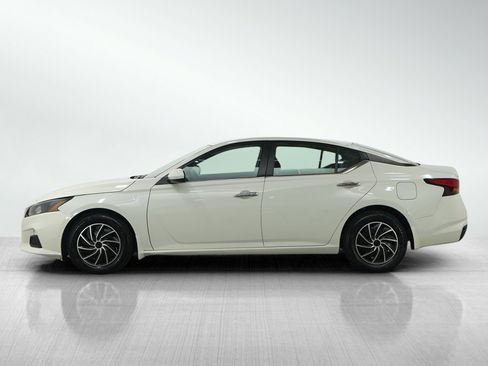 Used 2022 Nissan Altima 2.5 S image 2