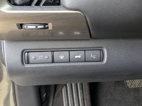 Used 2022 Nissan Pathfinder Platinum w/ Cargo Package image 18