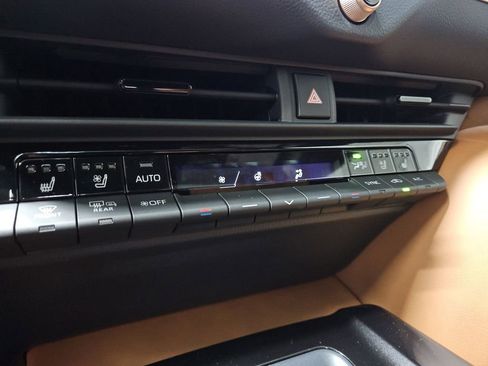 New 2025 Toyota Crown Signia image 19