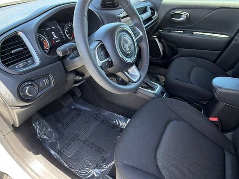 Used 2023 Jeep Renegade Latitude AWD/4WD image 10