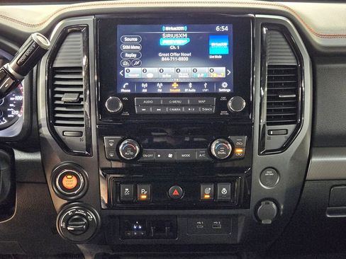 Used 2021 Nissan Titan PRO-4X w/ Pro-4x Convenience Package AWD/4WD image 16