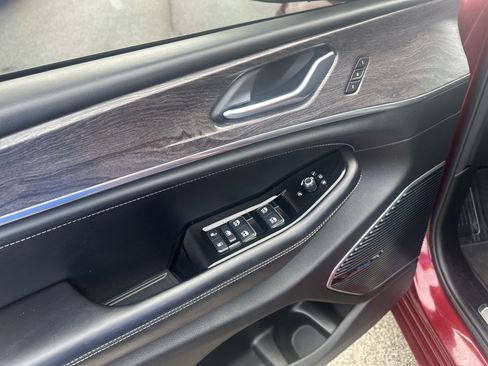 Used 2022 Jeep Grand Cherokee L Overland image 13