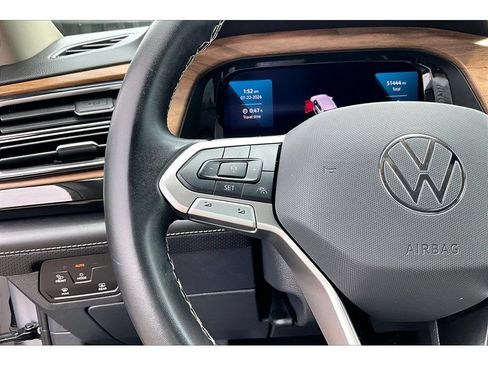 Used 2025 Volkswagen Atlas SE AWD/4WD image 11