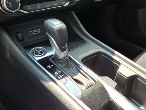 Used 2024 Nissan Sentra SV FWD image 16