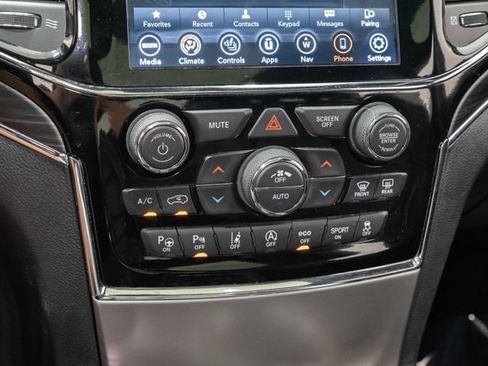 Used 2020 Jeep Grand Cherokee Limited w/ Luxury Group II AWD/4WD image 23