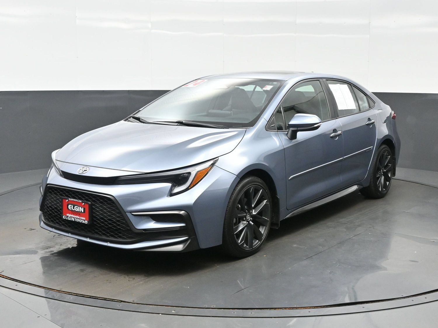 Used 2024 Toyota Corolla XSE FWD image 2