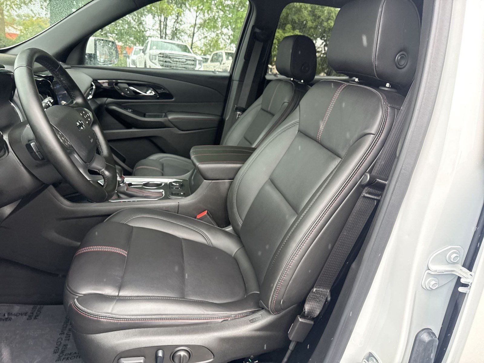 Used 2023 Chevrolet Traverse RS AWD/4WD image 12